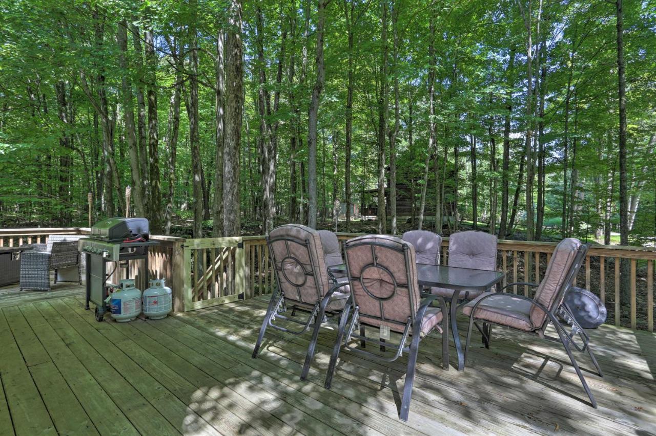 Dog-Friendly Lake Ariel Resort Home With Deck! Exterior photo