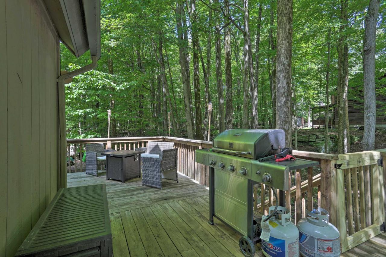 Dog-Friendly Lake Ariel Resort Home With Deck! Exterior photo