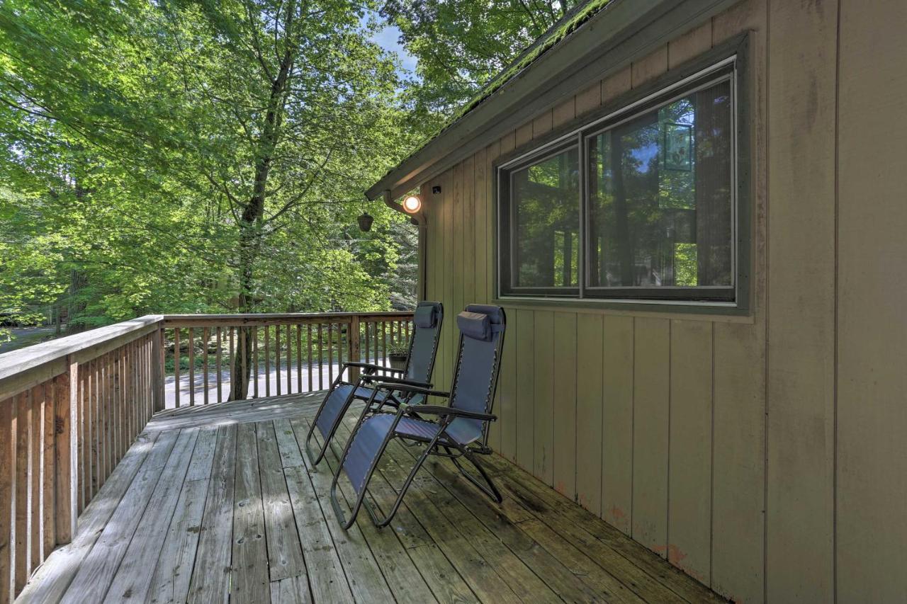 Dog-Friendly Lake Ariel Resort Home With Deck! Exterior photo